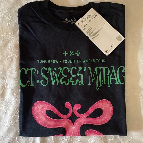 TXT World Tour T-shirt - Picture 8 of 9